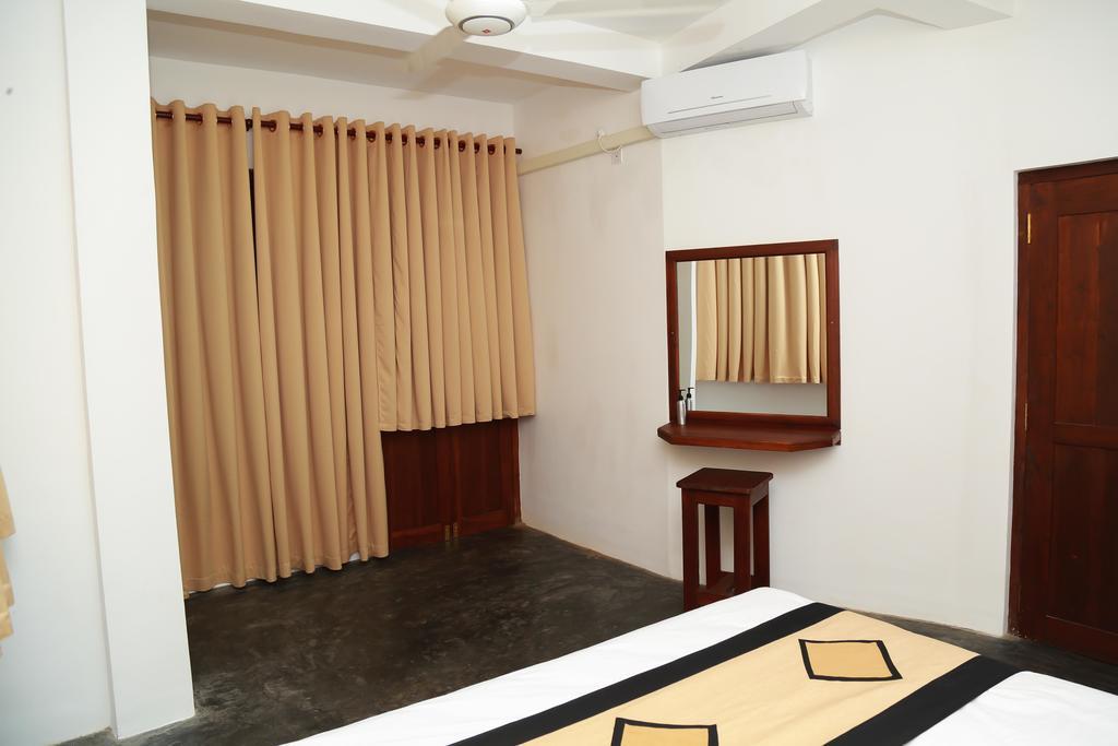 Four Season Guest House Tangalle Exteriör bild
